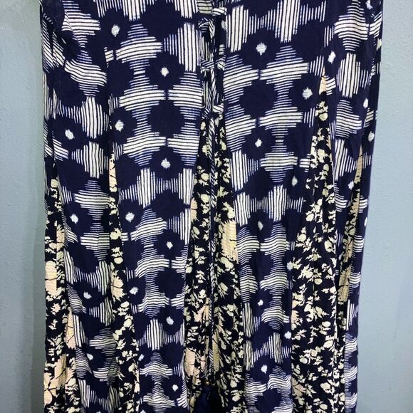 Maeve Anthropologie Navy and Cream Patterned Floral Midi flowy Dress Medium FLAW - Picture 8 of 10